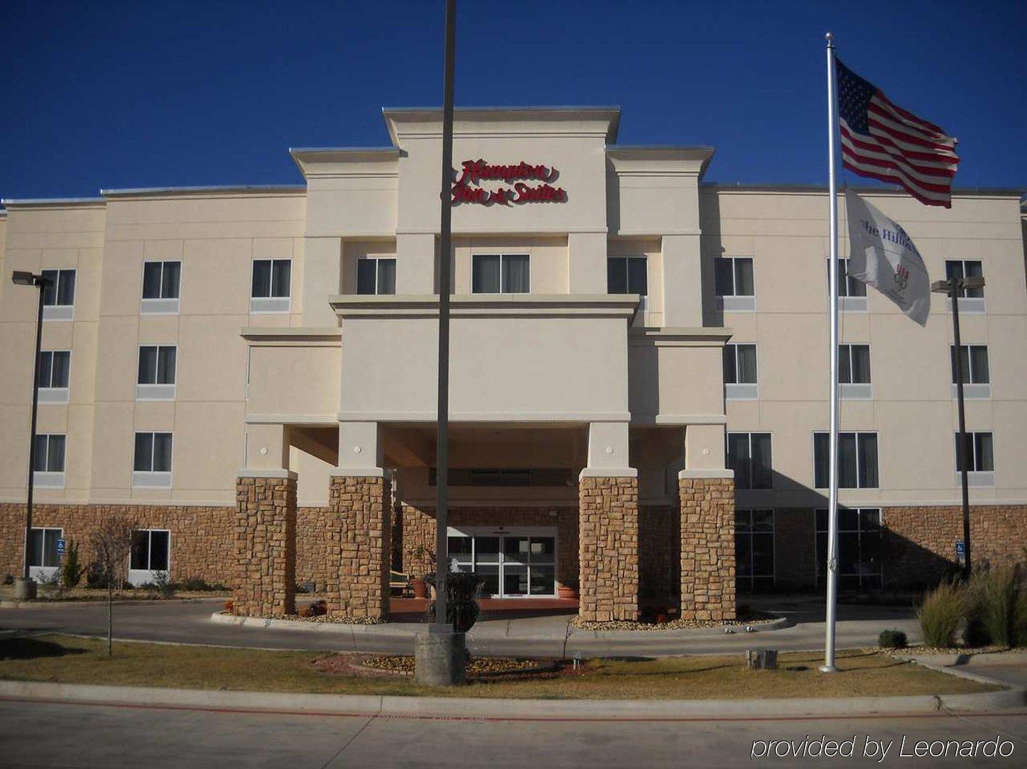 Hampton & Hotel