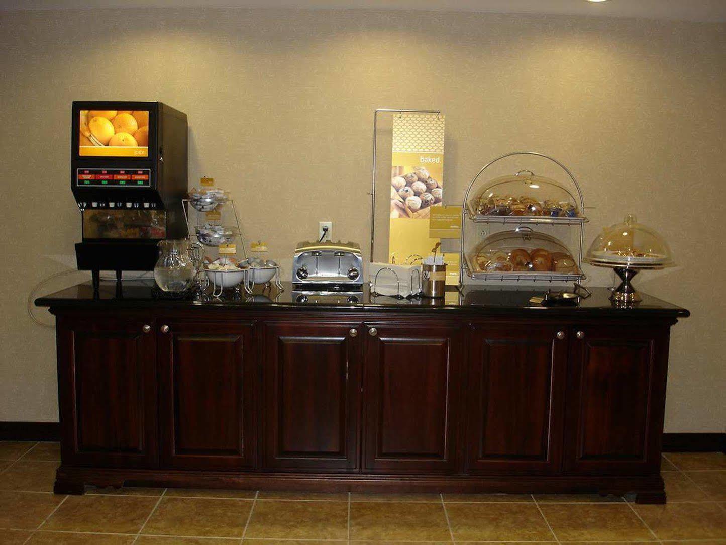 Hotel Hampton &
